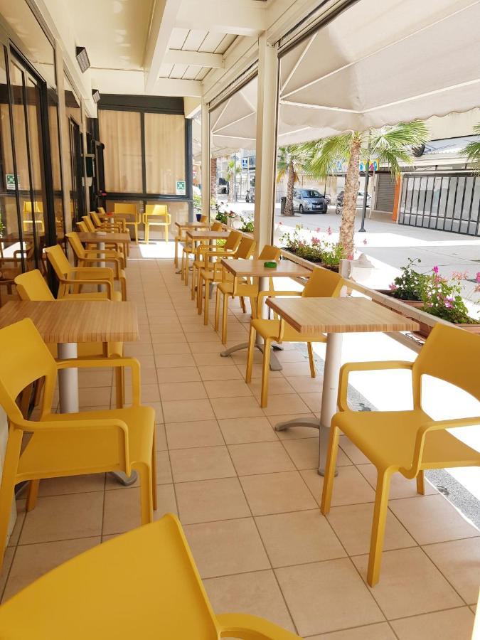 Hotel La Plage Cattolica Luaran gambar