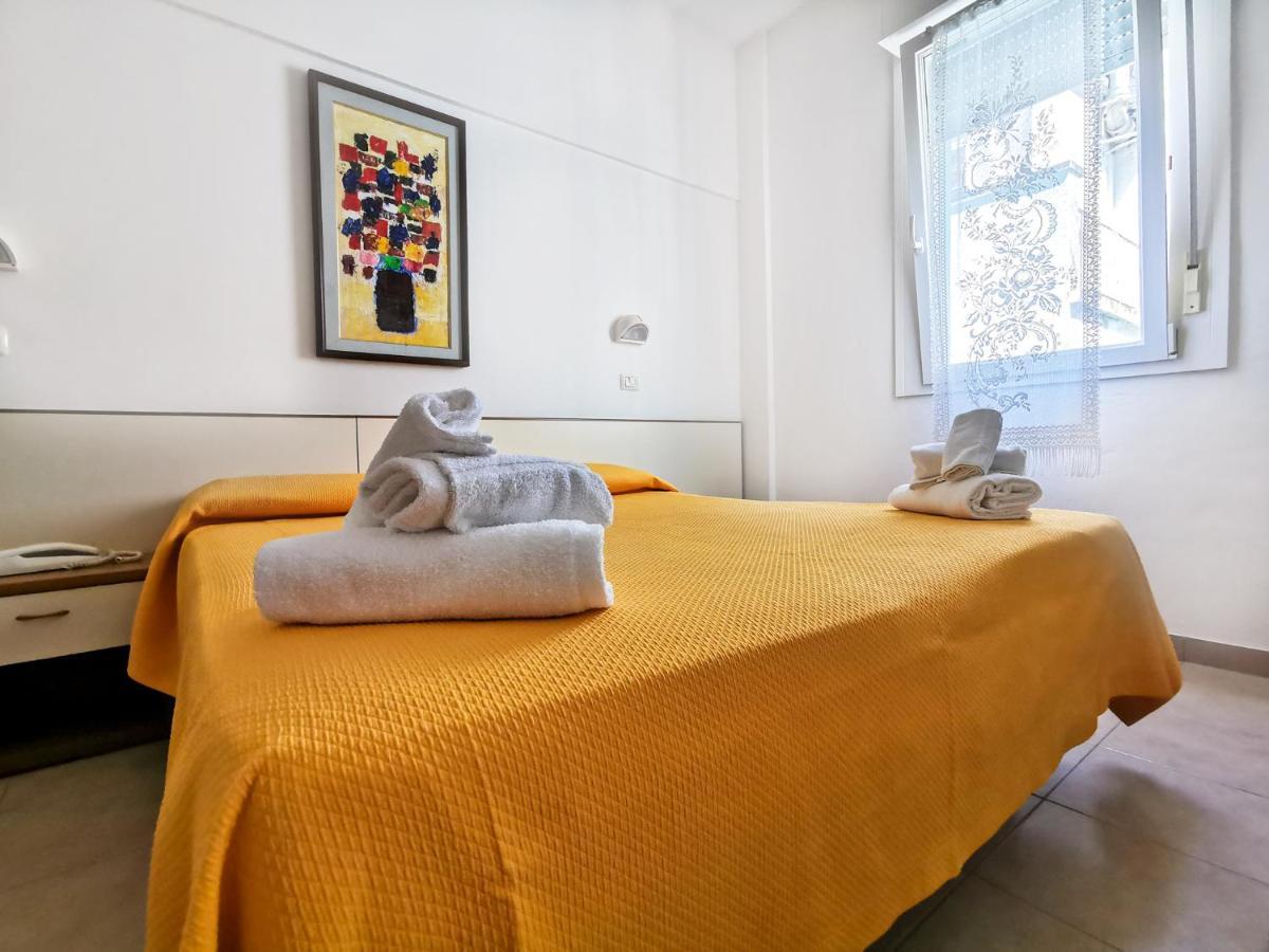 Hotel La Plage Cattolica Luaran gambar