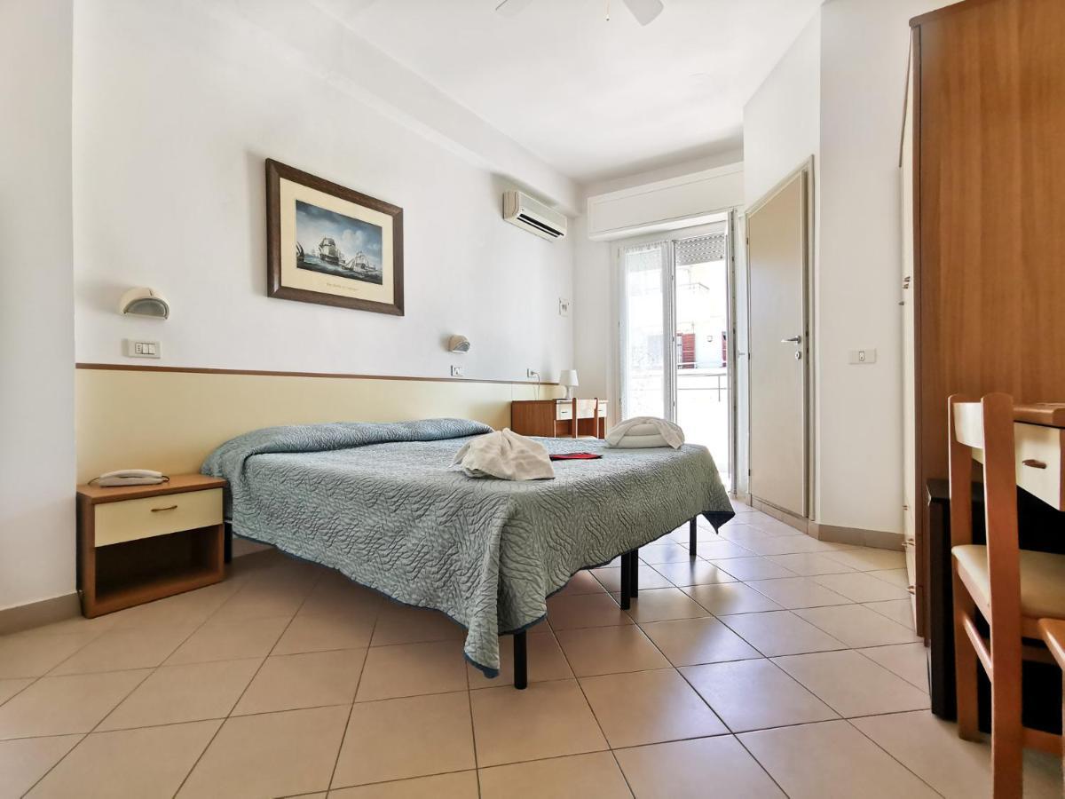 Hotel La Plage Cattolica Luaran gambar