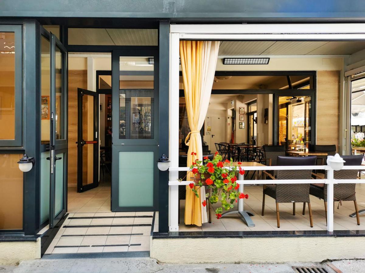 Hotel La Plage Cattolica Luaran gambar