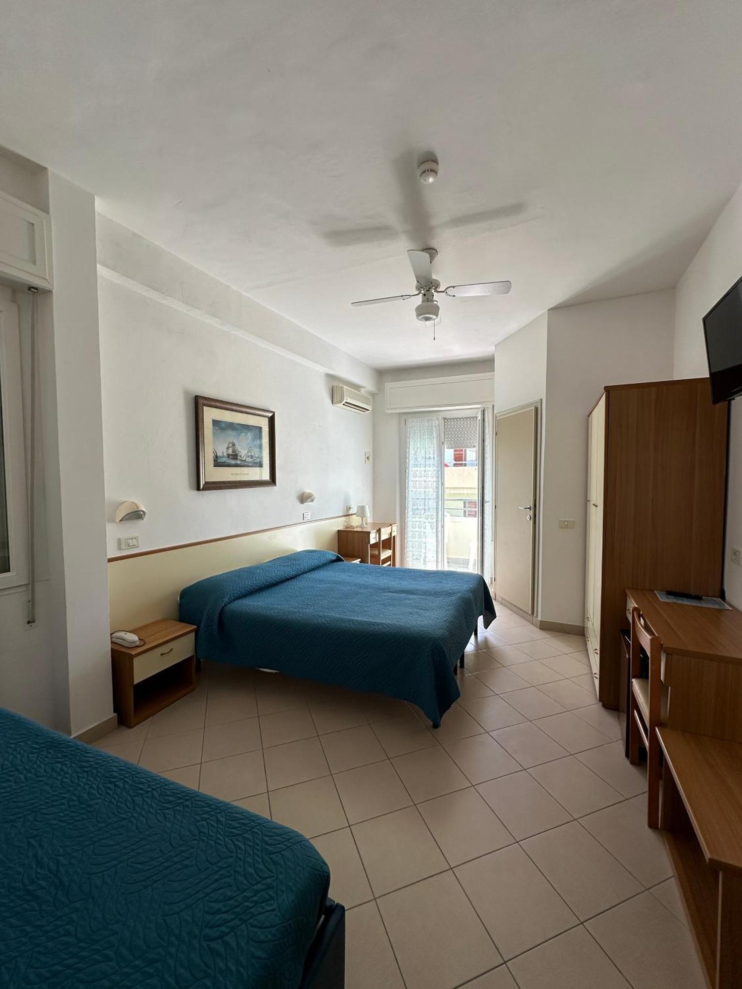 Hotel La Plage Cattolica Luaran gambar